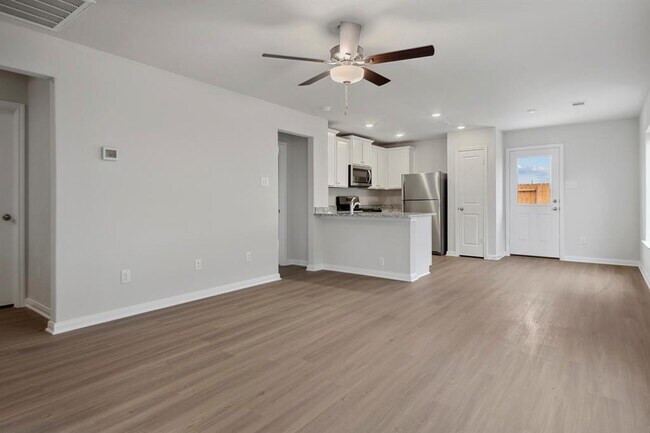 Building Photo - 15842 Berry Hl Dr
