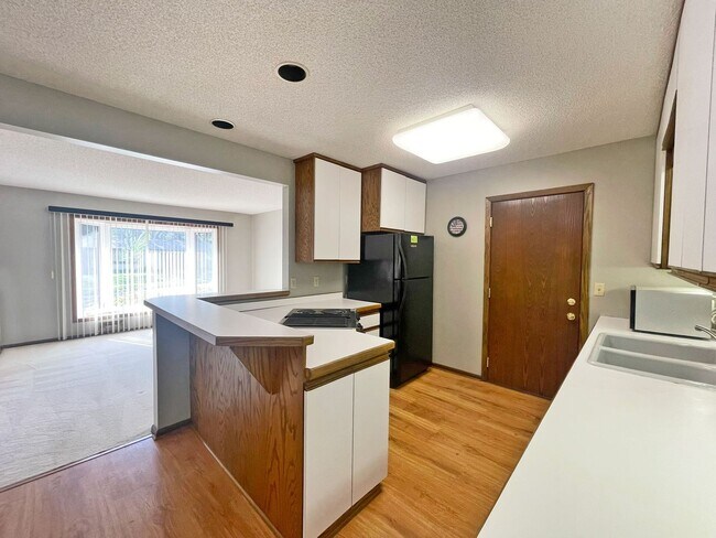 Foto del edificio - 4-Level Home with Fireplace & Big Yard is ...