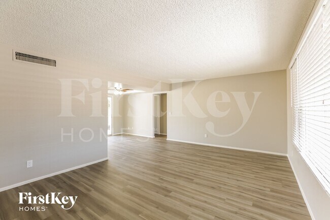 Building Photo - 4808 W El Caminito Dr