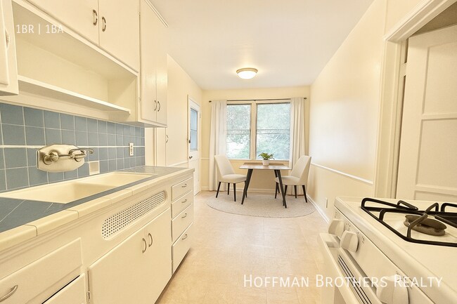 Foto del edificio - 8262 Blackburn Ave