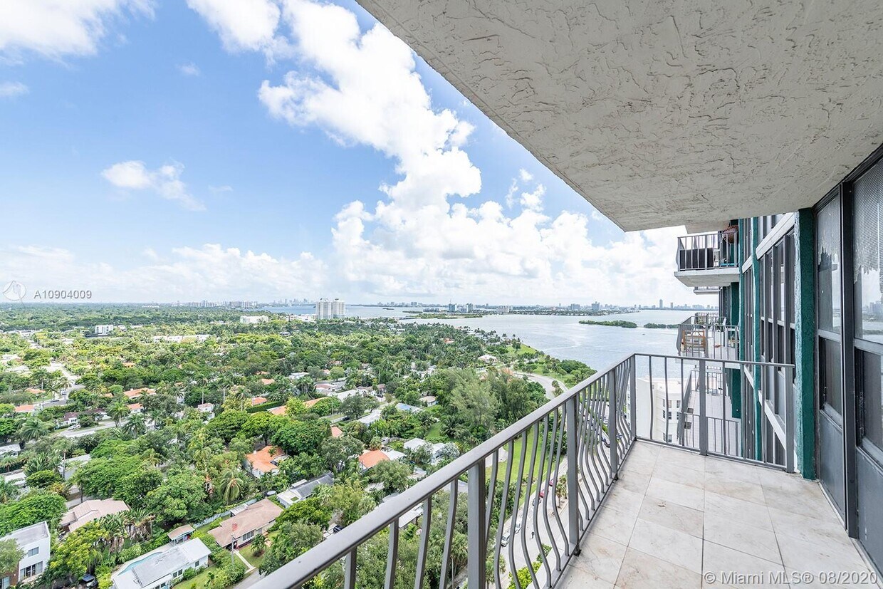 Foto principal - 780 NE 69th St 2306 Miami Fl 33138