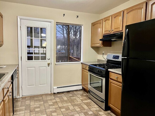 Building Photo - 3 3 Hook Rd