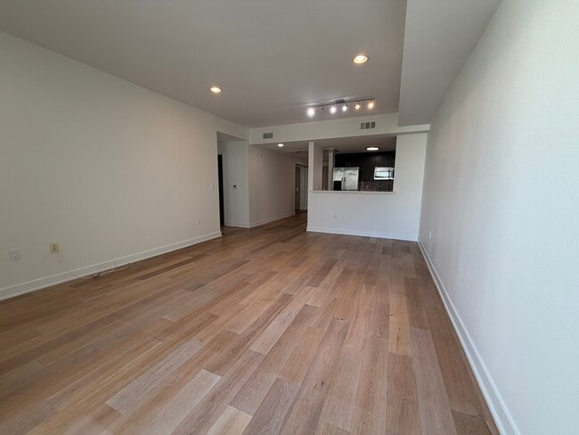 Building Photo - 436 S Virgil Ave