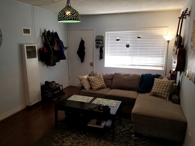 Building Photo - 3214 Castalia Ave