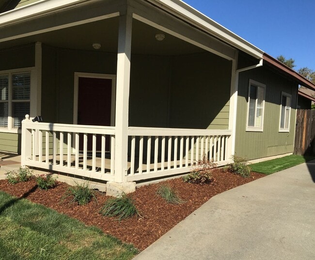 Building Photo - 1120 Tulip Ln