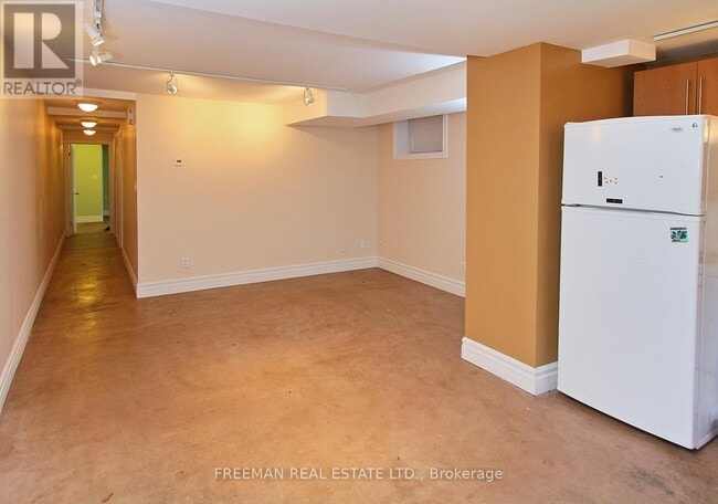 Building Photo - 27 Rossmore Rd