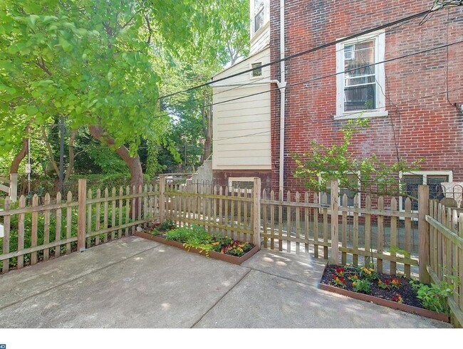 Building Photo - 4240 Pine Street