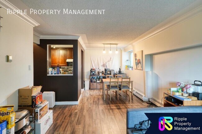 Photo du bâtiment - Modern 2 Beds, 1 Baths Apartment/Condo | A...