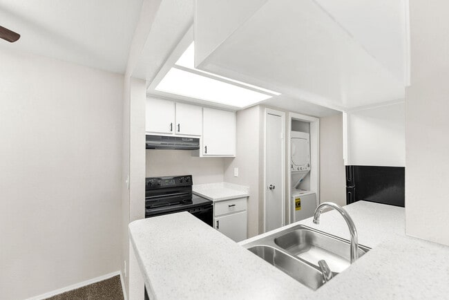 Building Photo - Fountainhead Apartments