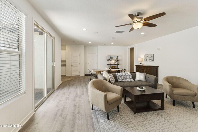 Building Photo - 2930 N Raven