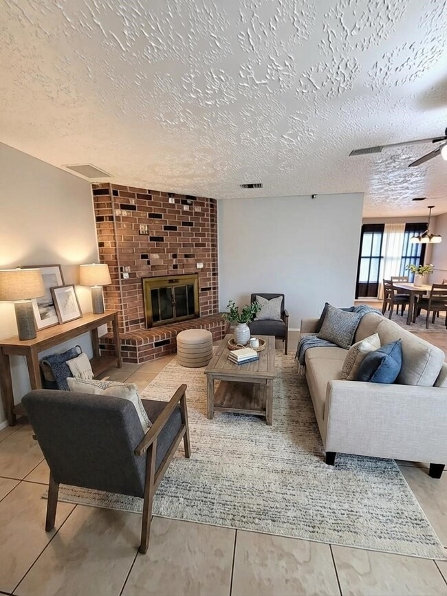 Foto del edificio - 8223 Lone Bridge Ln