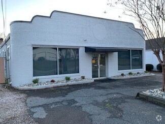 Building Photo - 922 E Main St
