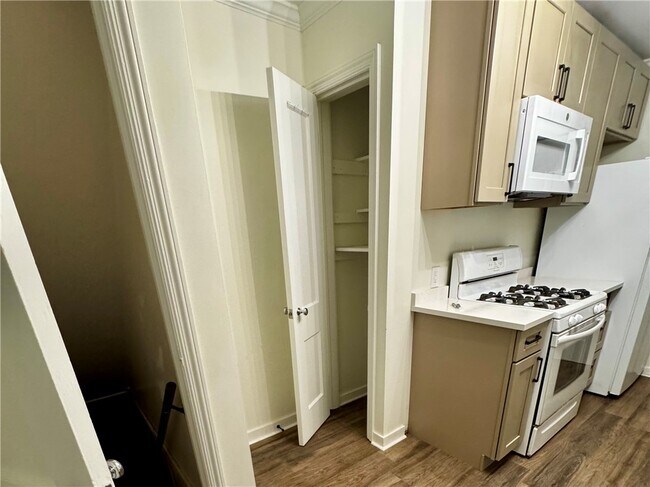 Building Photo - 153 Holmes Rd