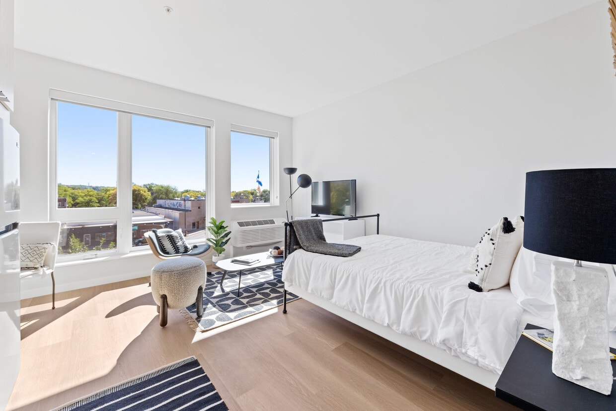 Primary Photo - Alvera