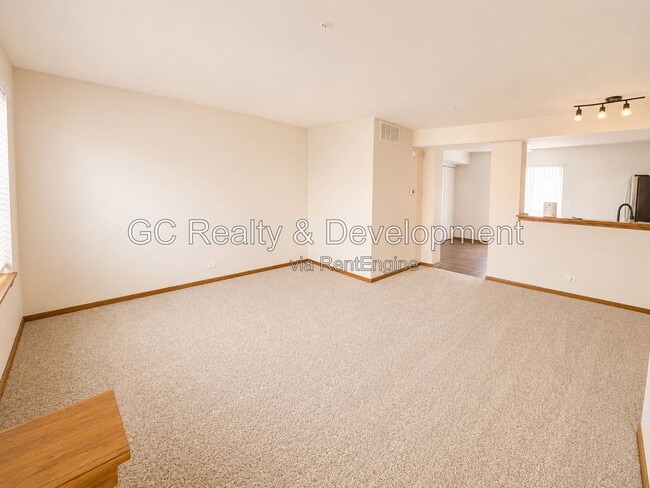 Building Photo - 312 Fieldstone Ct