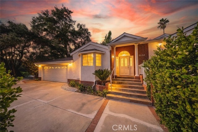 Building Photo - 2255 E Chevy Chase Dr