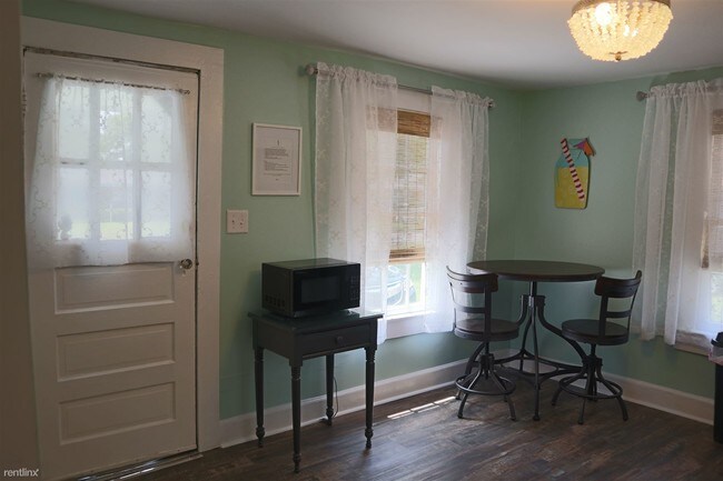 Building Photo - 2 br, 1 bath House - 2208 East 56th Street