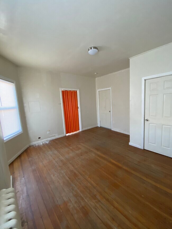 Building Photo - 445 Albany Ave
