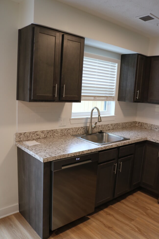 Building Photo - Dalehaven Estates