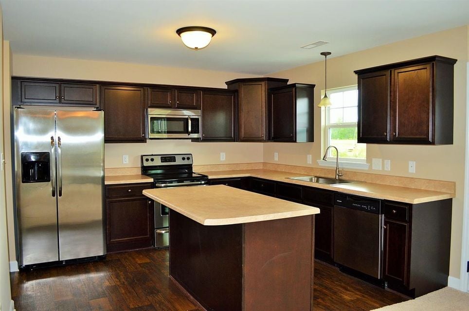 Building Photo - 105 Shallow Ct