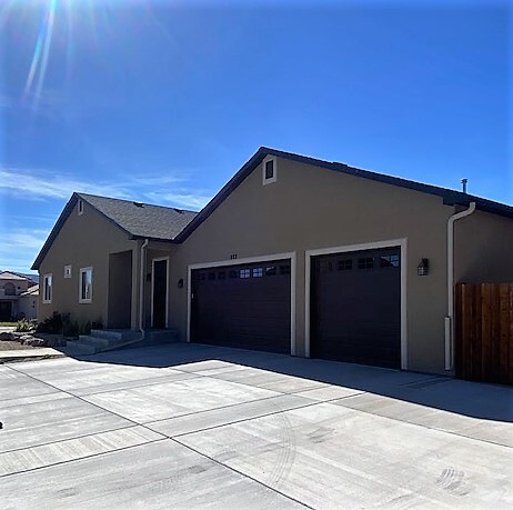 Primary Photo - 927 Echo Canyon St