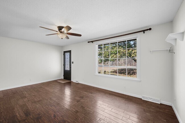 Foto del edificio - 2560 Memorial Dr