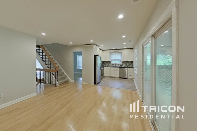 Building Photo - 381 Fieldstone Ct
