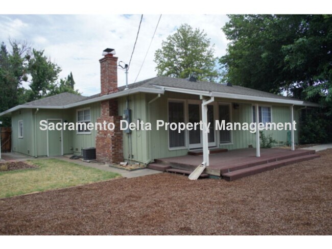 Building Photo - Adorable mid-century 3 bedroom, 1.5 bath home
