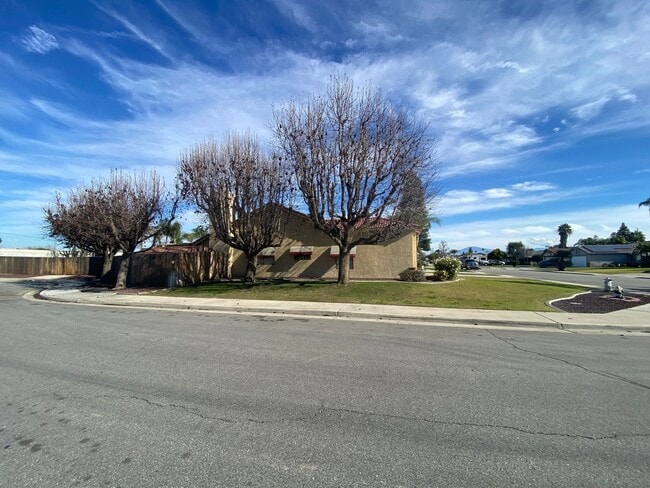 Building Photo - Get ready for Summer in this 3 BD 2 BA SW home with a Pool on a corner lot