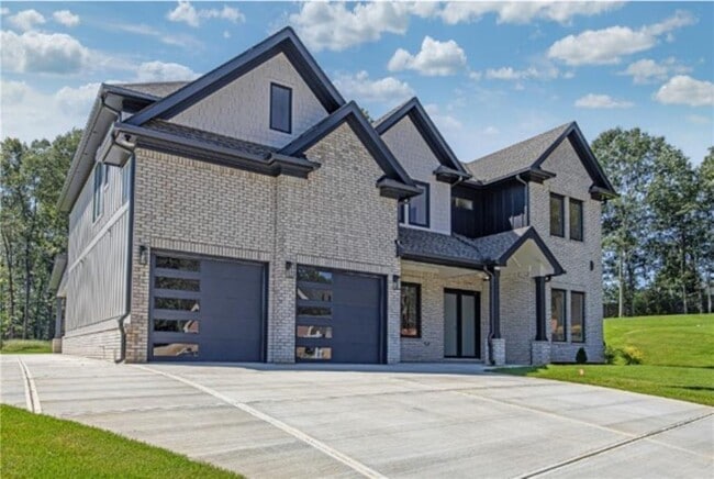 Foto del edificio - 150 Rocky Rdg Wy