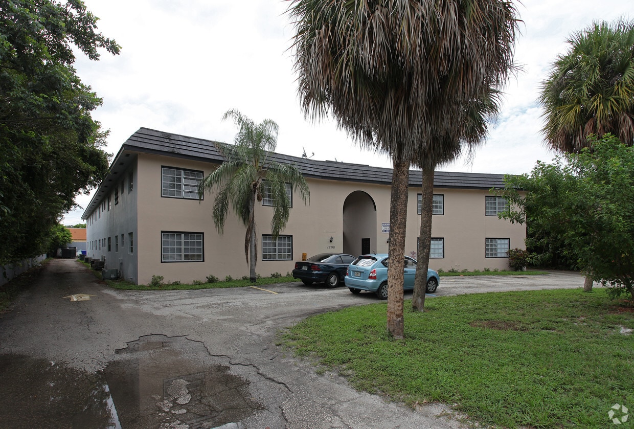 Building Photo - 1798 NE 15th Vis