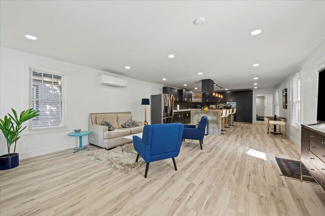 Foto del edificio - 1324 E 9th St