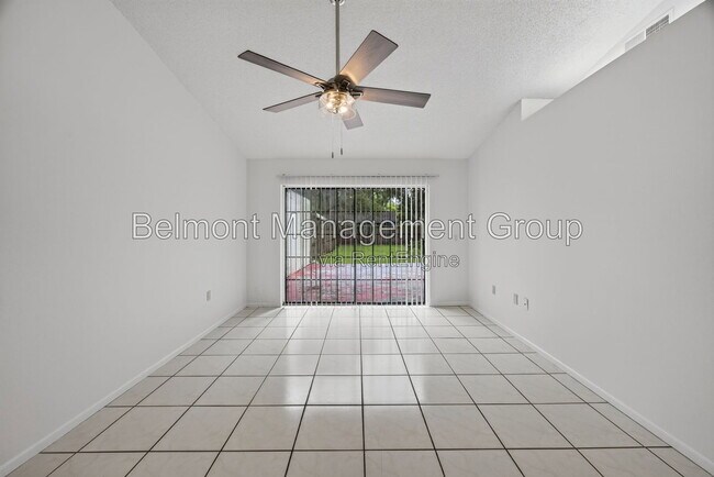 Foto del edificio - 7690 Timber River Cir