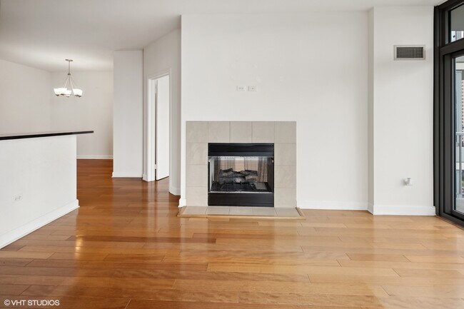 Building Photo - 1600 S Prairie Ave