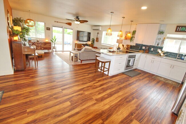 Foto del edificio - Stand-alone, Remodeled, Tastefully Furnished and Decorated 3Bed/2Bath Home in Southpointe with a ...