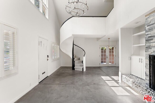 Foto del edificio - 1322 N Cherokee Ave