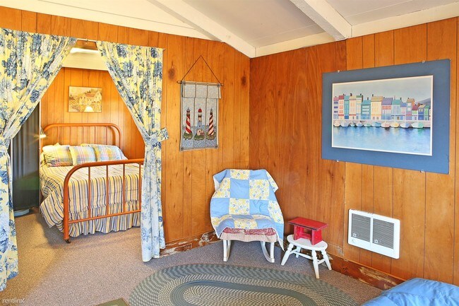 Building Photo - 1325 Oceano Dr