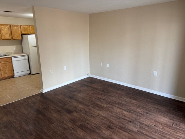 Foto del edificio - Located In The Mystic Woods Community.....Available December 1, 2025