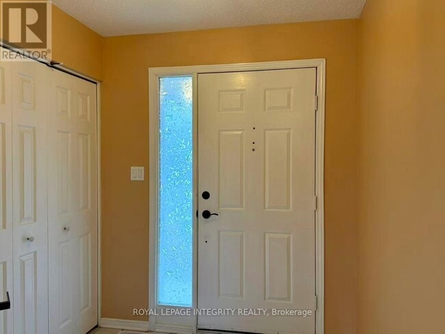 Building Photo - 3 Baton Ct