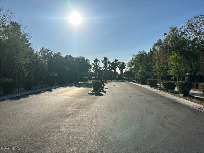 Foto del edificio - 9120 Alpine Grove Ave