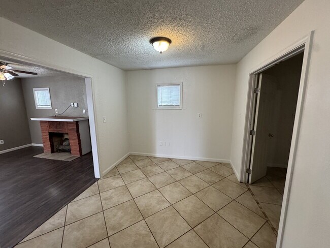 Foto del edificio - Beautiful 2 bedroom Home Near 19th & Quaker!