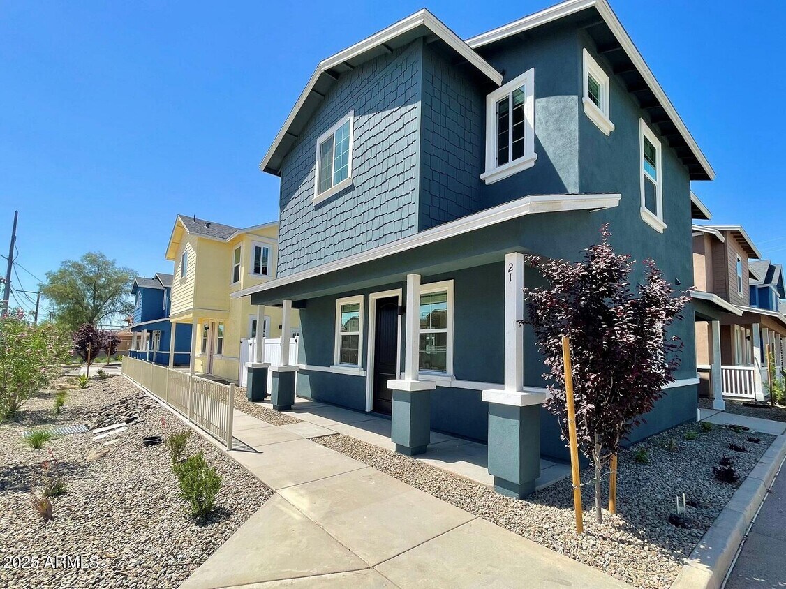 Foto principal - 814 E Roma Ave