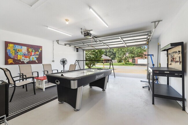 Foto del edificio - 304 Coachlight Dr