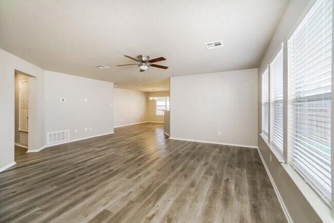 Foto del edificio - 3654 Archer Blvd