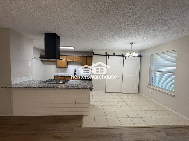 Building Photo - 7517 Oak Ridge Dr