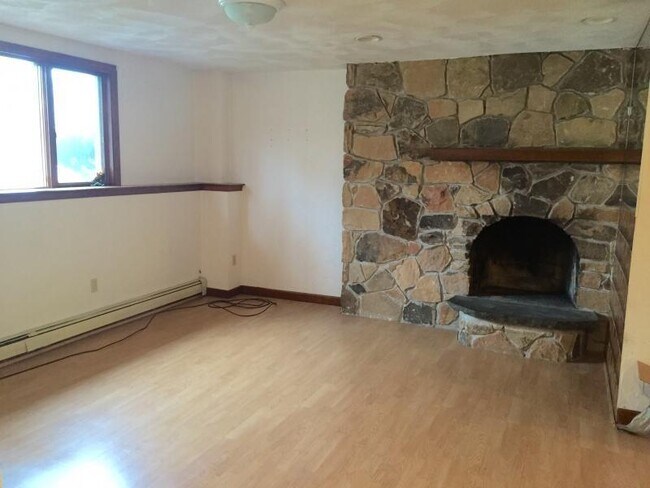 Foto del edificio - 90 W Emerson St