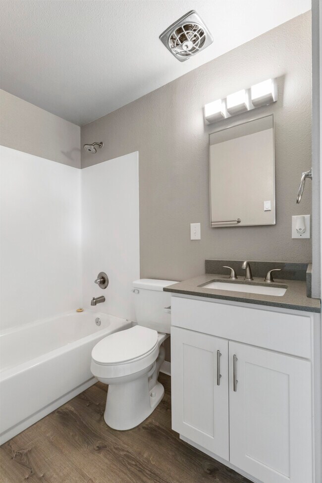 Foto del edificio - White Rock Apartments