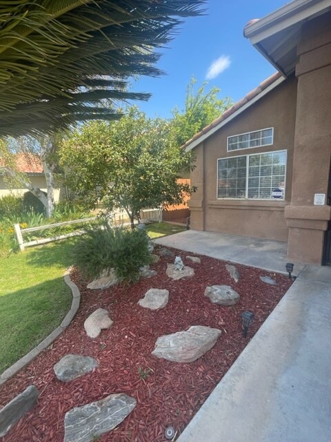 Foto del edificio - 7501 Canyon Clover Dr