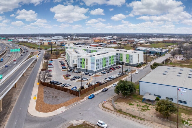 Building Photo - Aspire at Tampico