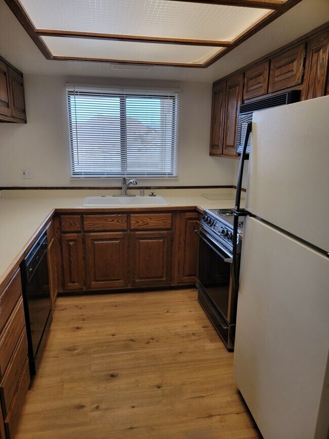 Foto del edificio - 1st Month Rent Free!!     Riverview Bluffs, 2 Bedroom Condo